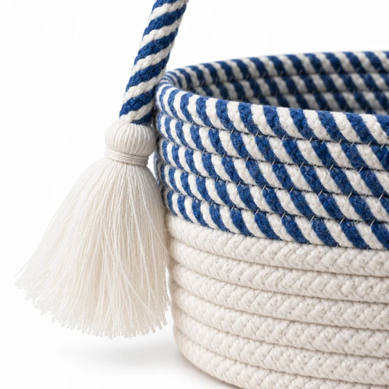 Round Cotton Rope Storage Basket with Tasselled Handle — Handle tassel detail