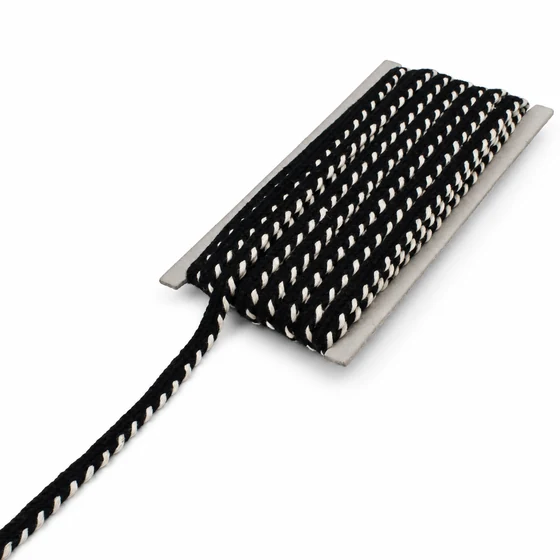 Black and White Piping Trim with Twisted Edge — Card with lead
