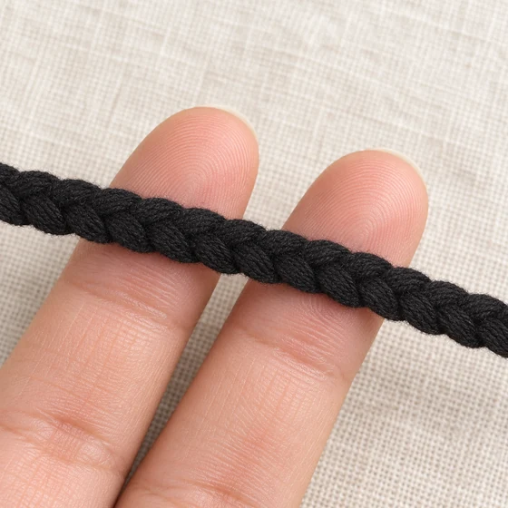 8 mm Black Chunky Chevron Choti Braided Trim — In hand