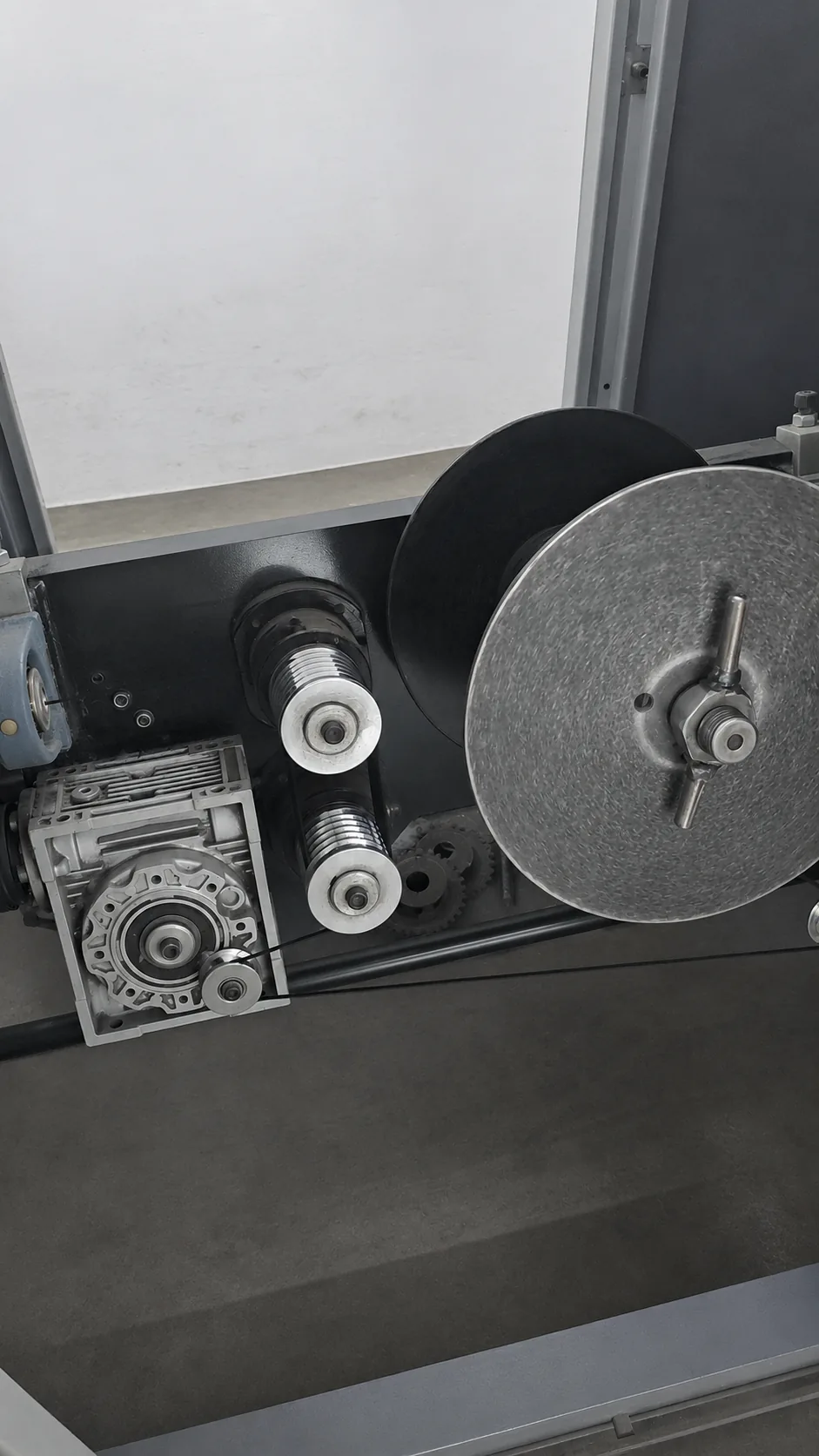 Cord finishing and winding machine with metal discs at the Saras Udyog Jaipur factory