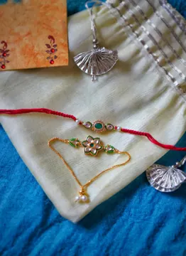 Red Bhai Bhabhi Rakhi and Kundan Lumba Set, photo 2